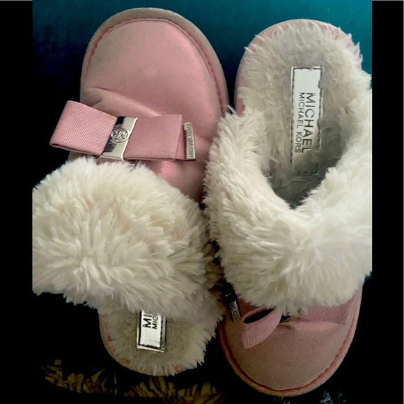 🌹FINAL PRICE Michael Kors Adorable Girl’s Metallic Pink & White Faux Fur Slides - Picture 10 of 15
